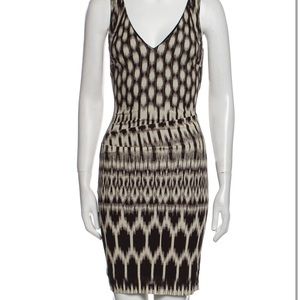 Nicole Miller Artelier sheath dress!  Body contouring, exquisite understated